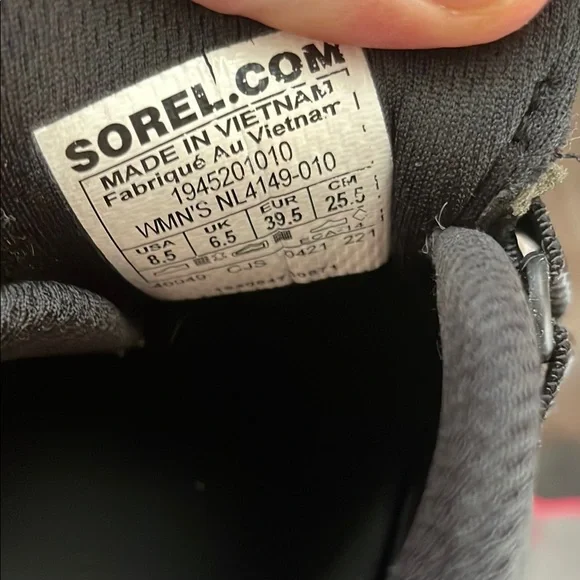 Black Sorel shoes - Picture 4 of 4